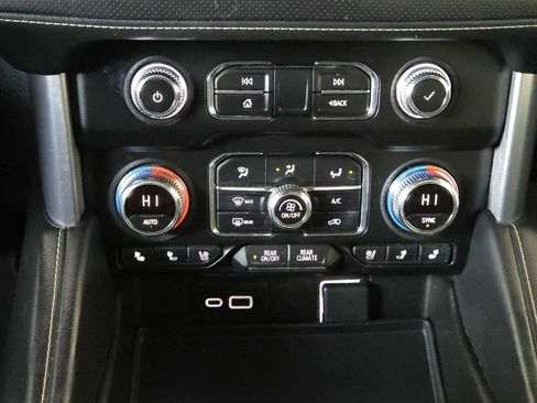 Used 2021 GMC Yukon SLT w/ SLT Luxury Plus Package image 19