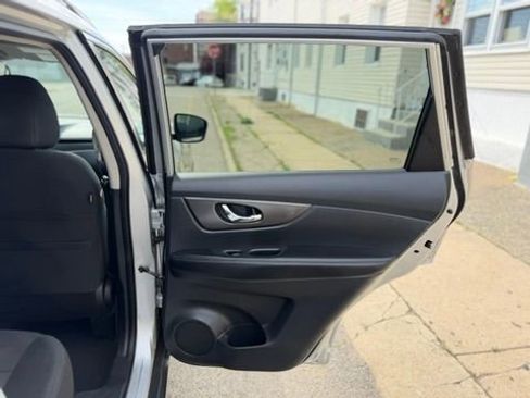 Used 2016 Nissan Rogue S w/ Appearance Package AWD/4WD image 26