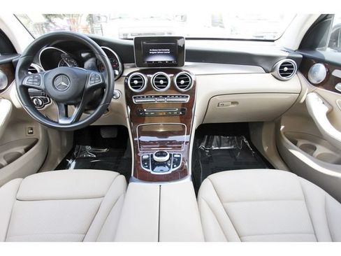 Used 2018 Mercedes-Benz GLC 300 4MATIC image 8