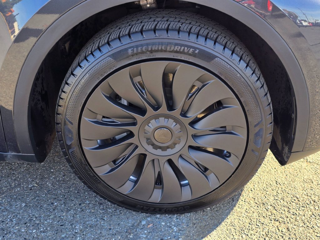 Used 2024 Tesla Model Y Long Range AWD/4WD image 9