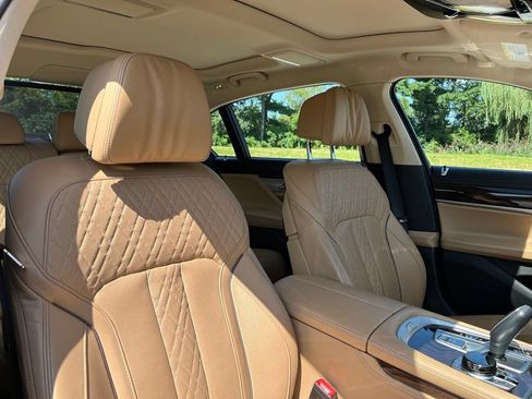 Used 2020 BMW 750i xDrive w/ Executive Package AWD/4WD image 30