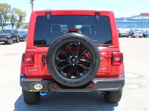 Used 2024 Jeep Wrangler Unlimited Sahara AWD/4WD image 5