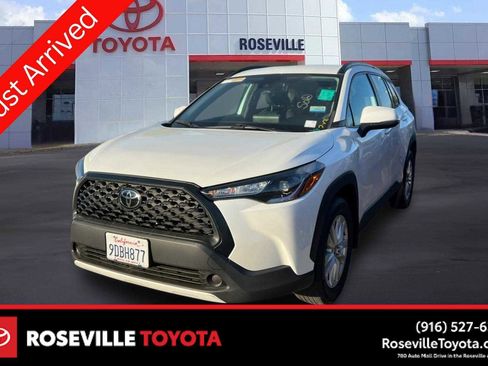 Used 2022 Toyota Corolla Cross LE image 1