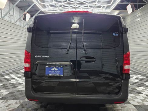 Used 2018 Mercedes-Benz Metris Passenger image 7