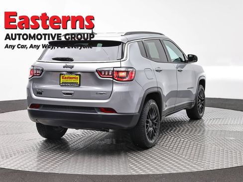 Used 2022 Jeep Compass Latitude AWD/4WD image 5