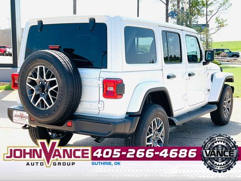 Used 2025 Jeep Wrangler Sahara w/ Technology Group image 12