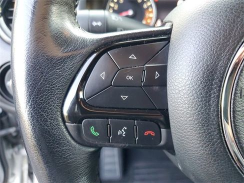 Used 2020 Jeep Renegade Altitude w/ UConnect 8.4 Nav Group image 27