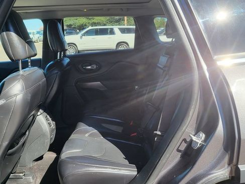 Used 2019 Jeep Cherokee Limited FWD image 25