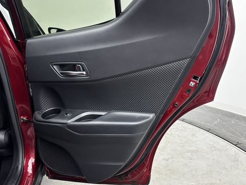 Used 2019 Toyota C-HR XLE image 29