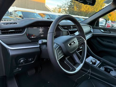 New 2025 Jeep Grand Cherokee Limited image 8