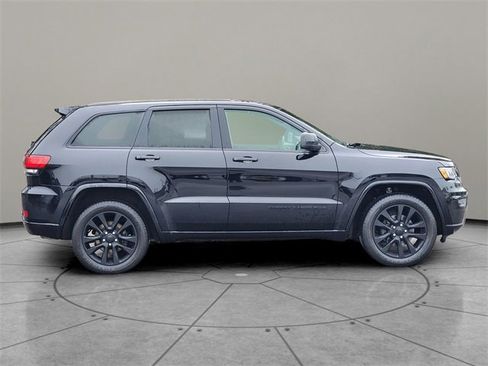 Certified 2018 Jeep Grand Cherokee Altitude image 13