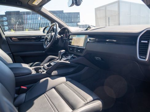 Certified 2023 Porsche Cayenne AWD/4WD image 25