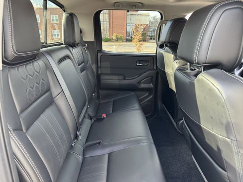 Used 2024 Nissan Frontier SL w/ Technology Package image 36