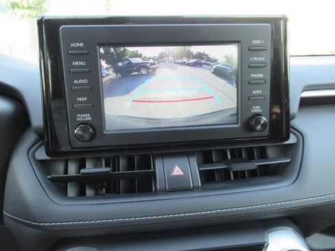 Used 2019 Toyota RAV4 LE FWD image 28