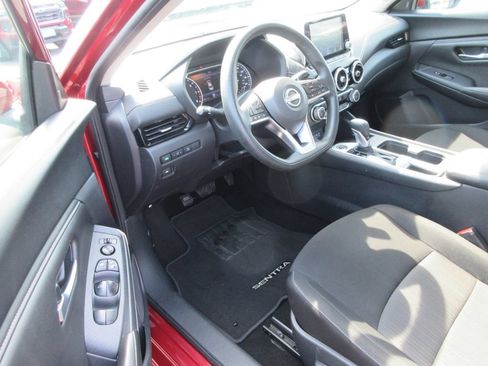 Used 2025 Nissan Sentra SV FWD image 10
