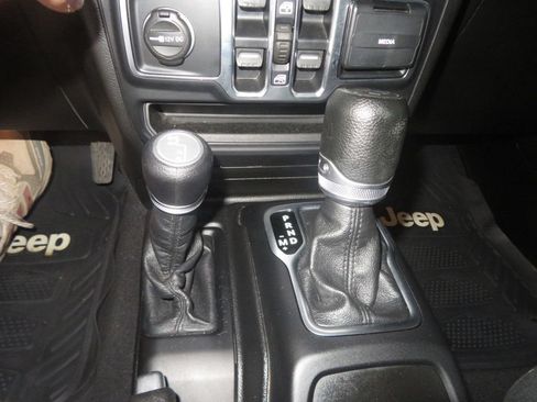 Used 2019 Jeep Wrangler Unlimited Sport AWD/4WD image 37