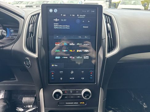 Used 2022 Ford Edge SE w/ Black Appearance Package image 12