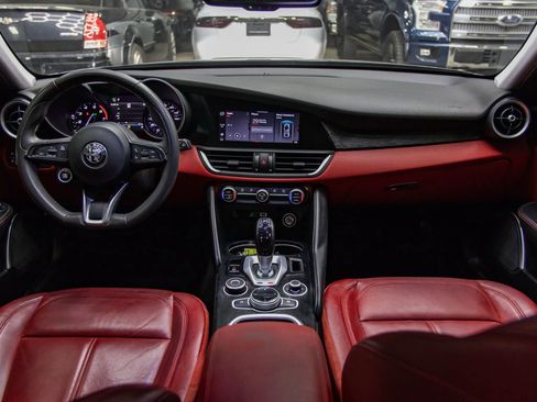Used 2020 Alfa Romeo Giulia w/ Nero Edizione image 30