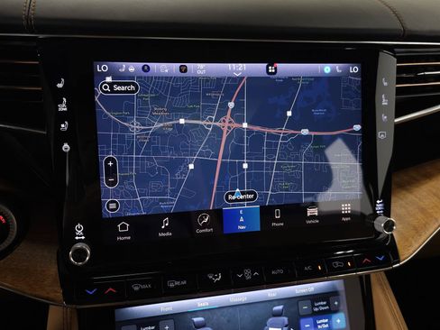 Used 2022 Jeep Grand Wagoneer Series III w/ Rear Seat Video Group 1 AWD/4WD image 29