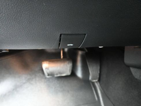 Used 2018 RAM 1500 Classic SLT AWD/4WD image 26
