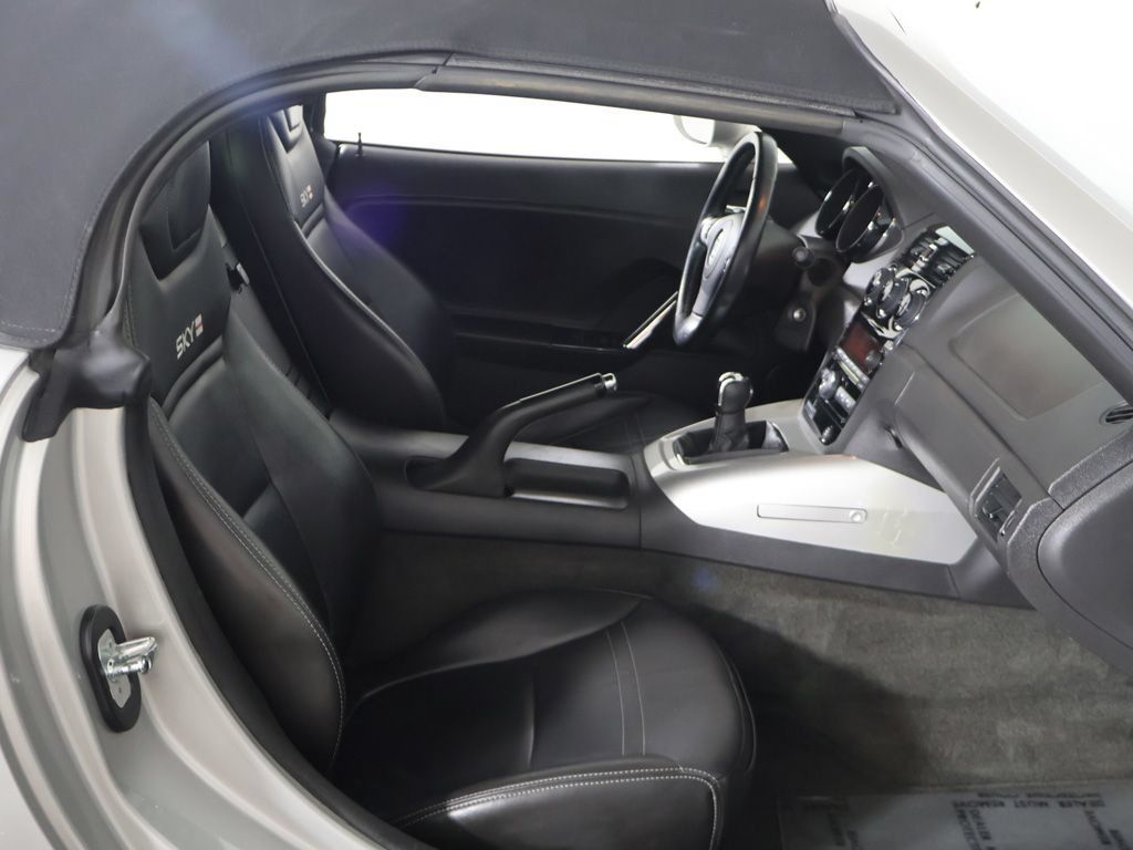 Used 2009 Saturn Sky Red Line RWD image 16