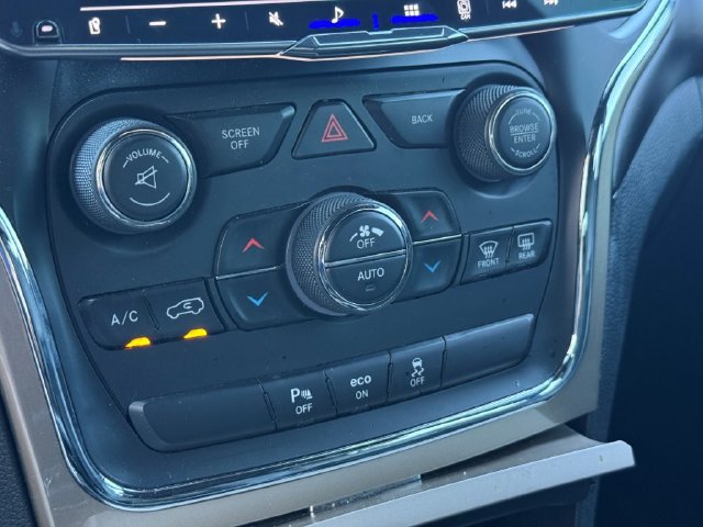 Used 2015 Jeep Grand Cherokee Altitude AWD/4WD image 28