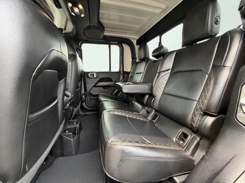 Used 2023 Jeep Gladiator Overland AWD/4WD image 13