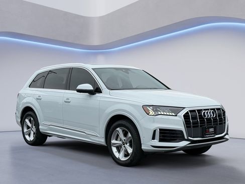 Used 2023 Audi Q7 3.0T Premium w/ Convenience Package AWD/4WD image 2