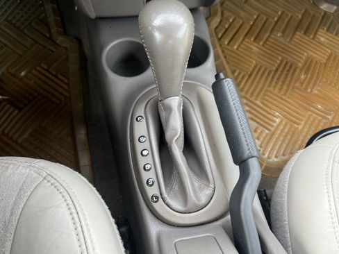 Used 2005 Chrysler Sebring Limited image 14