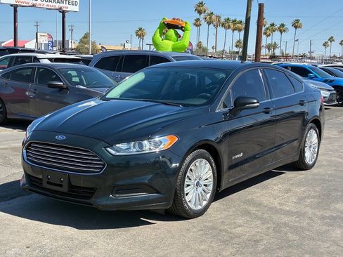 Used 2014 Ford Fusion SE FWD image 2