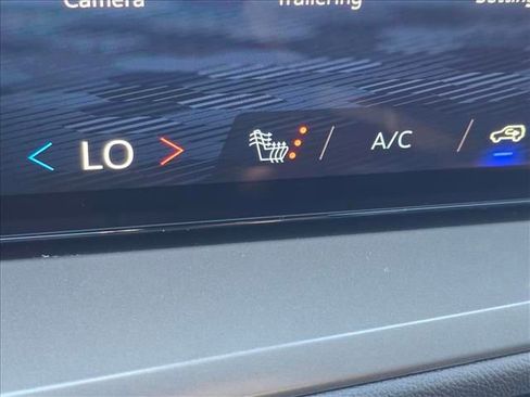 New 2026 Chevrolet Traverse LT w/ Sun and Wheel Package image 24