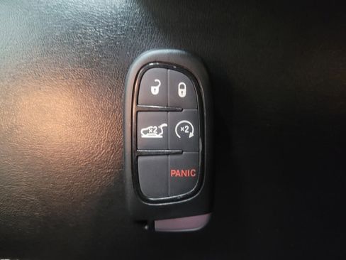 Used 2019 Jeep Cherokee Limited image 32