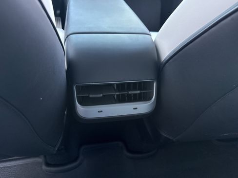 Used 2023 Tesla Model Y Performance image 19