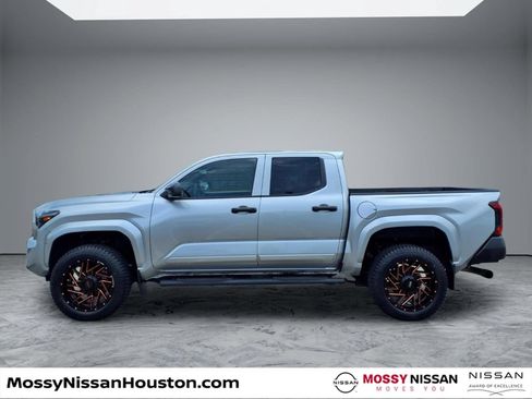 Used 2024 Toyota Tacoma SR w/ SR Upgrade Package AWD/4WD image 5