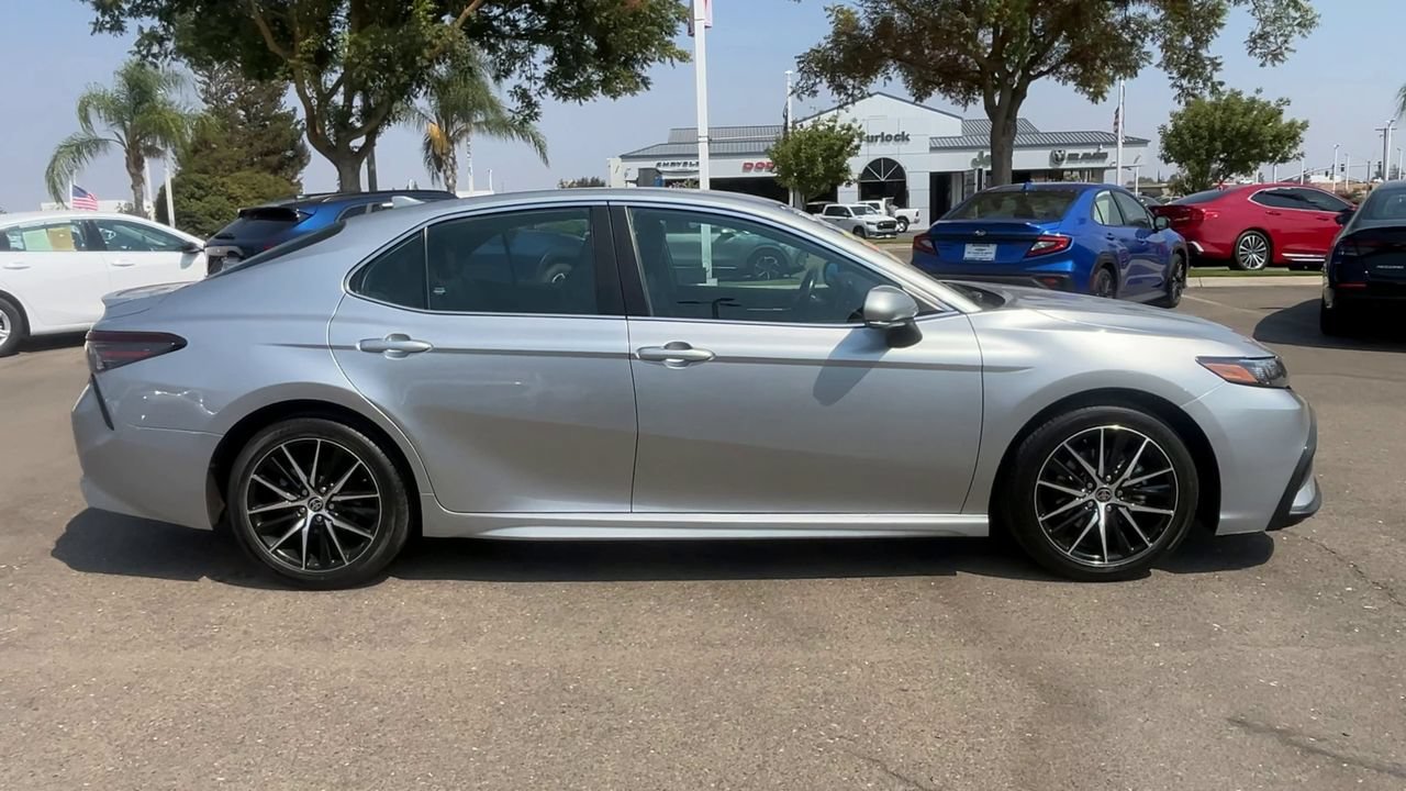 Used 2023 Toyota Camry SE FWD image 8