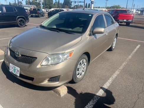 Used 2010 Toyota Corolla LE image 4