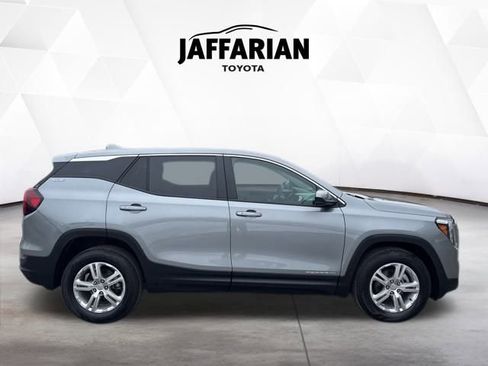 Used 2024 GMC Terrain SLE image 4