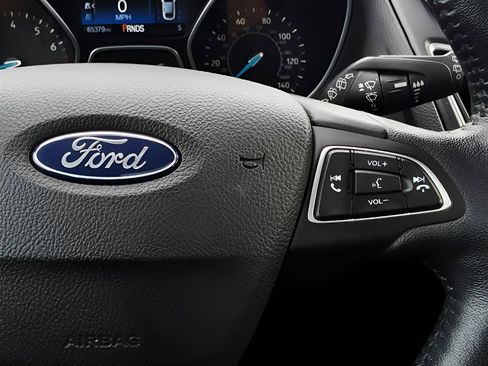 Used 2017 Ford Focus Titanium w/ Titanium Technology Package FWD image 28