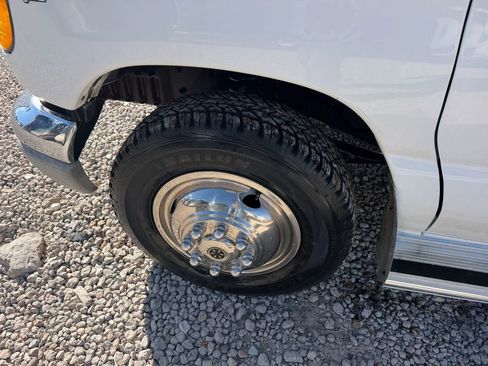 Used 2002 Ford E-350 and Econoline 350 Super Duty image 10