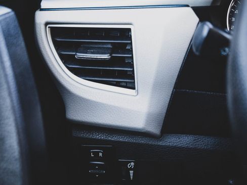 Used 2016 Toyota Corolla LE image 7