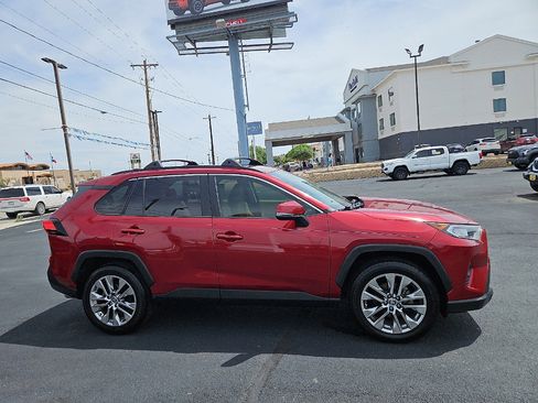 Used 2020 Toyota RAV4 XLE Premium FWD image 6