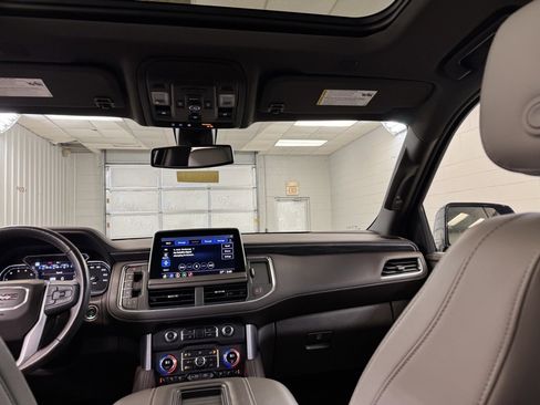 Used 2021 GMC Yukon SLT w/ SLT Premium Package image 25