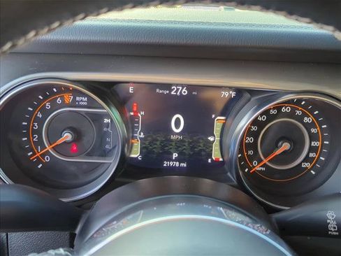 Used 2022 Jeep Wrangler Unlimited Sahara AWD/4WD image 16
