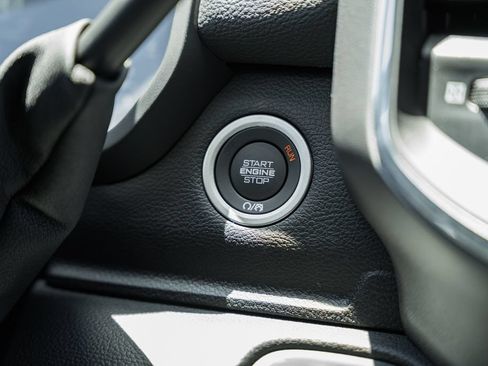 New 2026 RAM 3500 Laramie AWD/4WD image 34