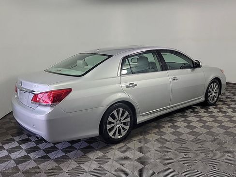 Used 2011 Toyota Avalon Limited FWD image 4