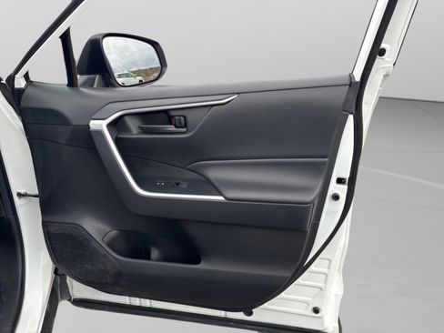 Certified 2020 Toyota RAV4 LE image 35