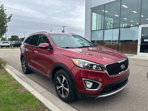 Used 2017 Kia Sorento EX w/ EX V6 Premium Package AWD/4WD image 3