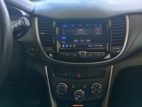 Used 2022 Chevrolet Trax LT w/ Sport Edition FWD image 12