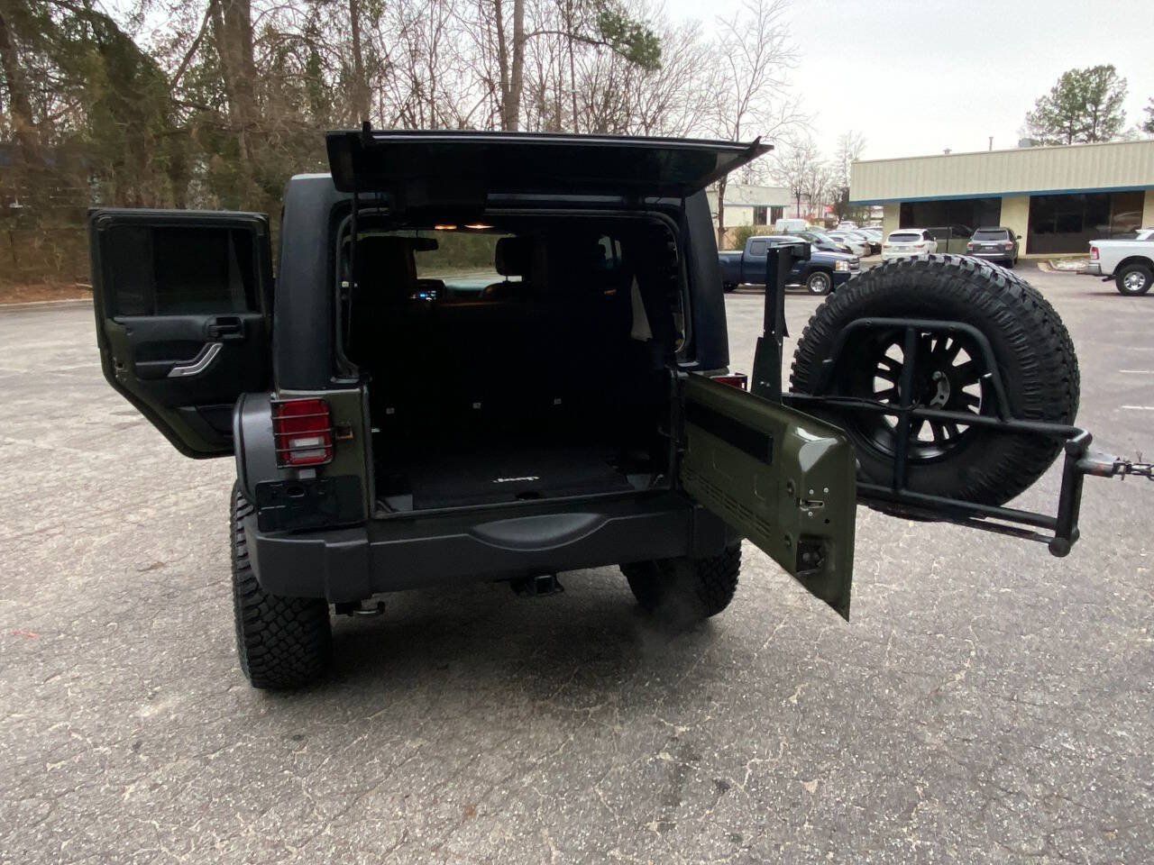 Used 2015 Jeep Wrangler Unlimited Rubicon AWD/4WD image 40
