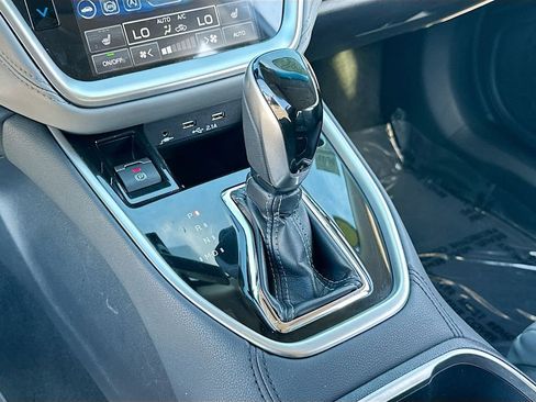 Used 2022 Subaru Outback Limited image 17